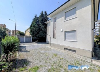 Facciata - Villa via Bertarione 1, Ivrea - foto 5