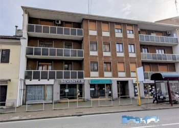 Facciata - Appartamento corso Vercelli 34, Ivrea - foto 1