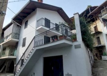 Facciata - Independent house Val di Chy - photo 1