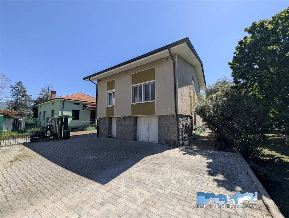 Facciata - Villa via Adamello 8, Ivrea - foto 3