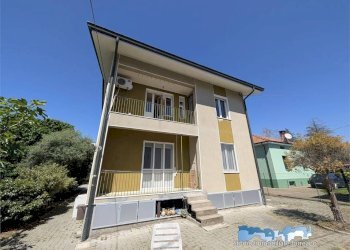 Facciata - Villa via Adamello 8, Ivrea - foto 2