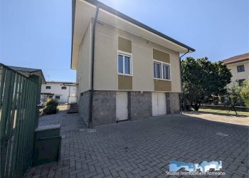 Facciata - Villa via Adamello 8, Ivrea - foto 4