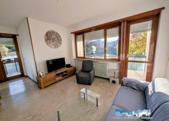 Salone - Four-room apartment via Pavone 10, Banchette - photo 10