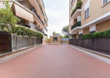 Esterno 2. - Attico via Silvestri, Roma - foto 37