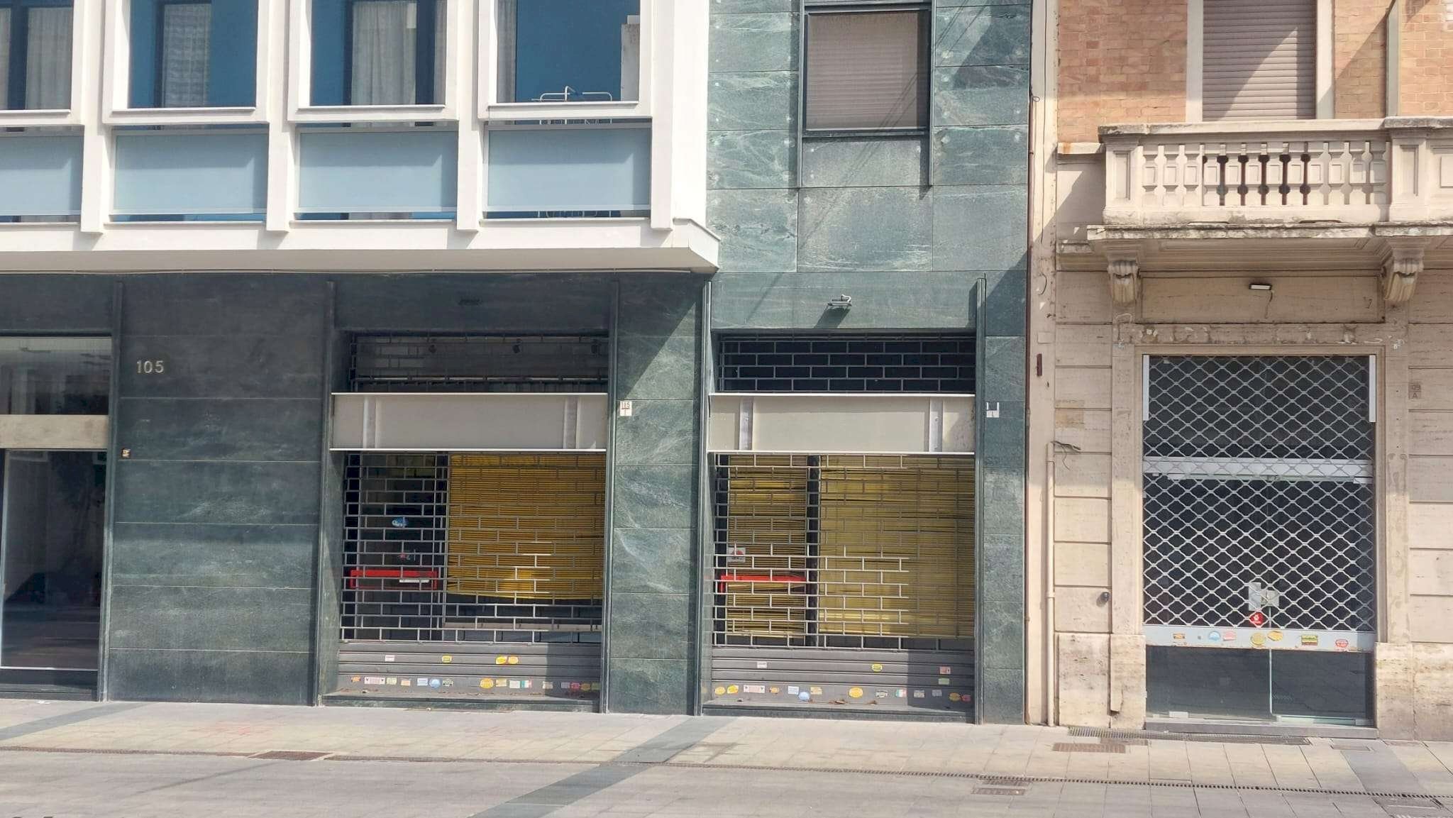 FACCIATA - Negozio via DANTE DI NANNI, 105, Torino (zona San Paolo) - foto 2