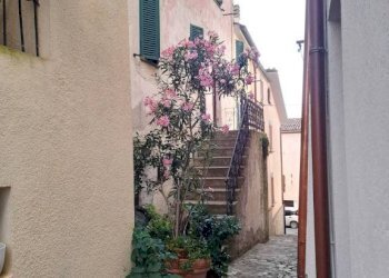 Cortile interno - Casa indipendente vicolo Santa Maria, 7, Acquapendente - foto 3