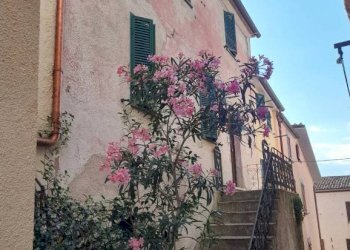 Facciata - Casa indipendente vicolo Santa Maria, 7, Acquapendente - foto 4