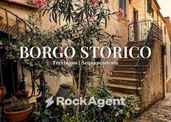 Cortile interno - Casa indipendente vicolo Santa Maria, 7, Acquapendente - foto 1