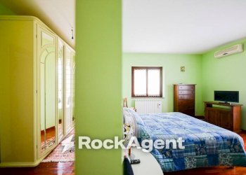 Camera da letto - Villa via Philadelphia, 17, Satriano - photo 15