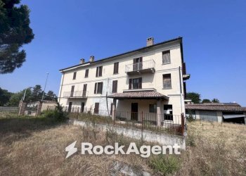 Facciata - Trilocale via Marconi, 47, Rivanazzano Terme - foto 1