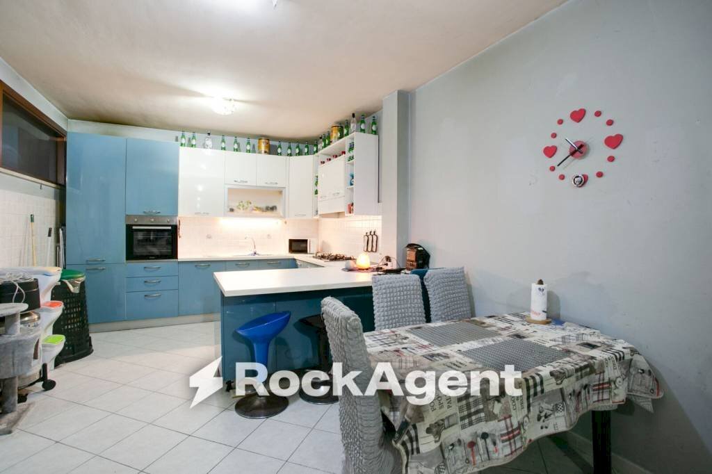 Cucina - Trilocale via Sperandio Tullio, 19, Guidonia Montecelio - foto 3