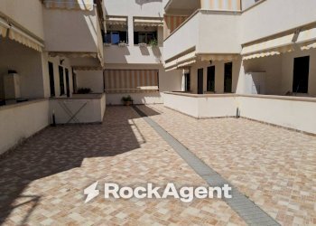 Cortile interno - Appartamento Lungomare delle Palme, Siderno - foto 11