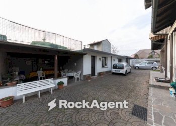 Cortile interno - Villa via Vittorio Alfieri, 39, Cerro Maggiore - foto 35