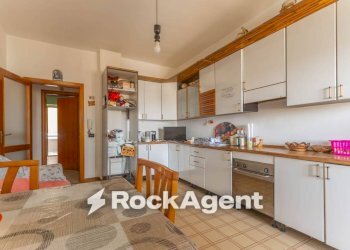 Cucina - Three-room apartment via G. Lembo 11, Bari (neighborhood Santo Spirito) - photo 2