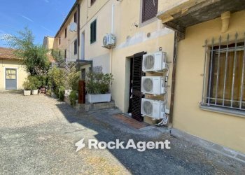 Cortile interno - Negozio via Giuseppe Verdi, 33, Ponsacco - foto 19