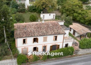 Facciata - Villa via Bellaria, 42, Acqualagna - foto 1