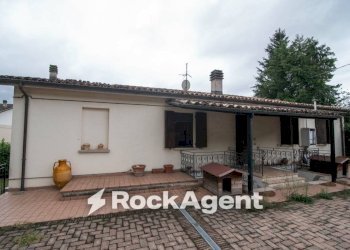 Facciata - Villa via Bellaria, 42, Acqualagna - foto 5