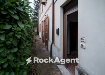 Cortile interno - Villa via Bellaria, 42, Acqualagna - photo 21