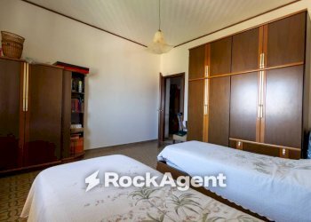 Camera da letto - Quadrilocale via San Brunone di Colonia, 13, Catanzaro - foto 26
