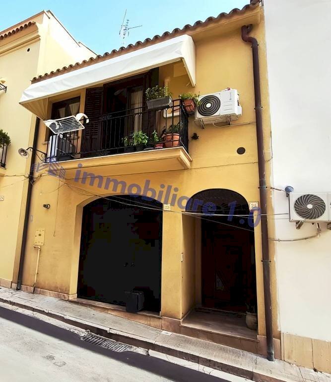 Facciata - Casa indipendente via 20 Settembre, 21, Castellammare del Golfo - foto 2