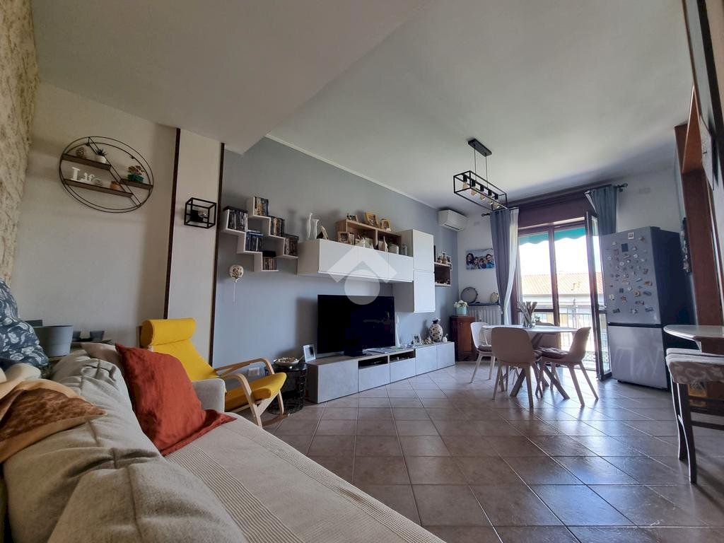 Trilocale Via Cesare Battisti, Carugate - foto 1