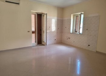 Townhouse Via Bottesco in, Messina - photo 27