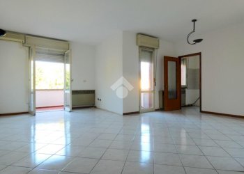 Three-room apartment Via fratelli cervi, Bagnolo in Piano - photo 2