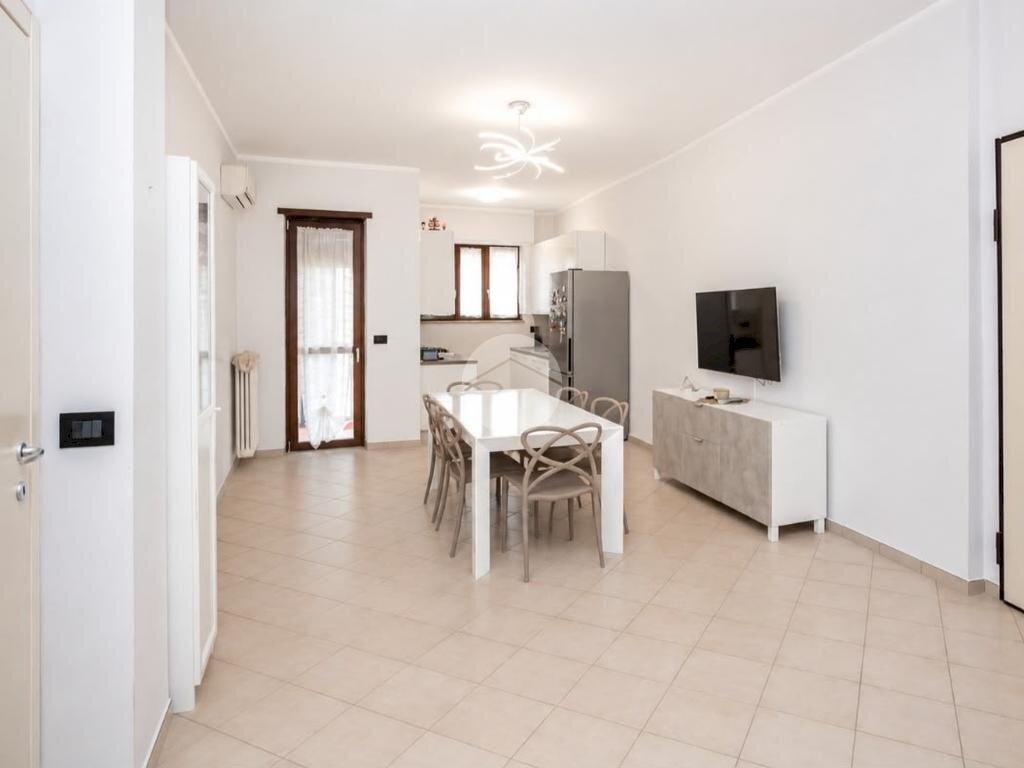 Three-room apartment Via alessandro manzoni, Collegno - photo 1