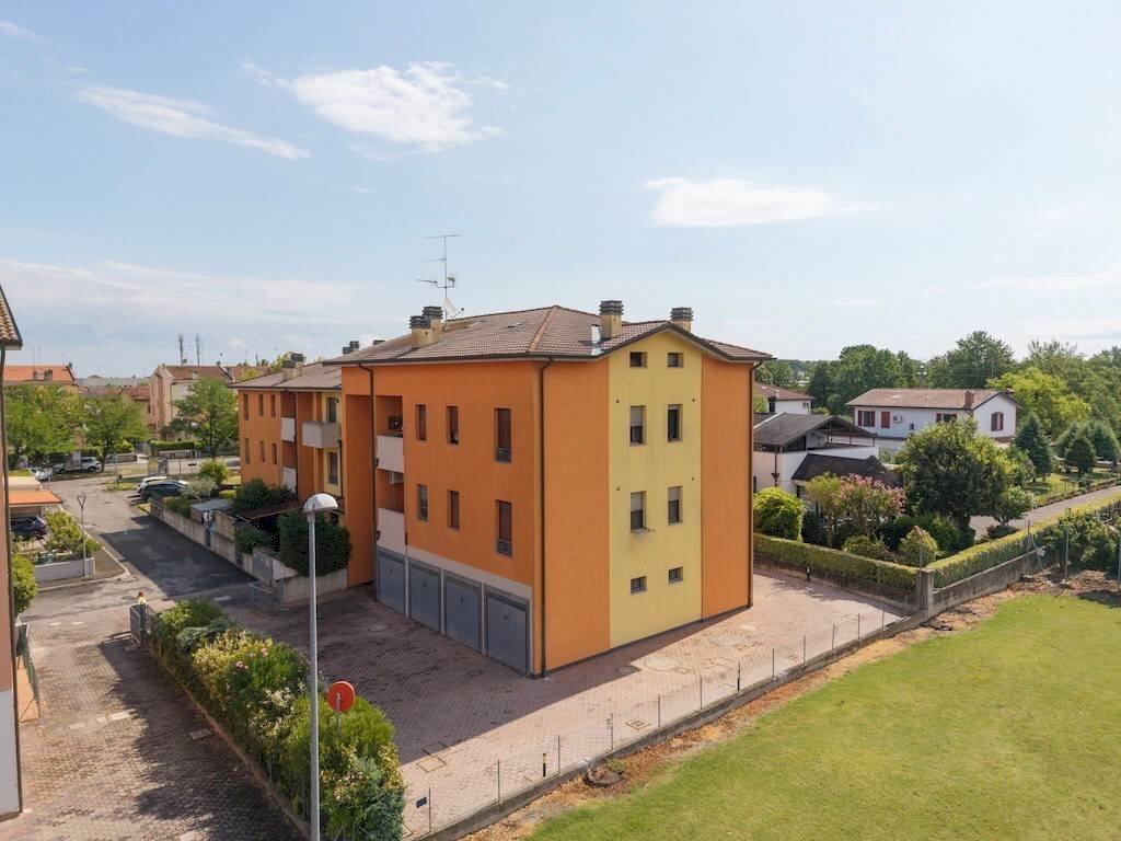 Three-room apartment Via Ettore Ricci, 1, Massa Lombarda - photo 1