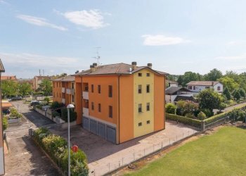 Three-room apartment Via Ettore Ricci, 1, Massa Lombarda - photo 1