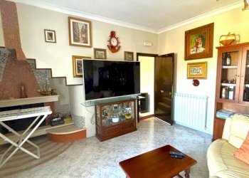 Independent house Mondragone - photo 1