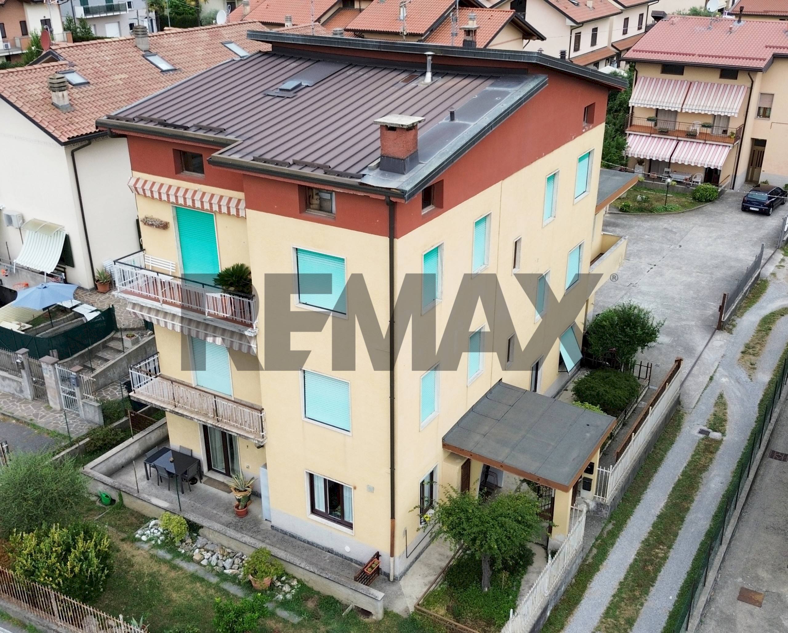 Three-room apartment Via Zappello, 14 
 Villa d'Adda, Villa d'Adda - photo 1