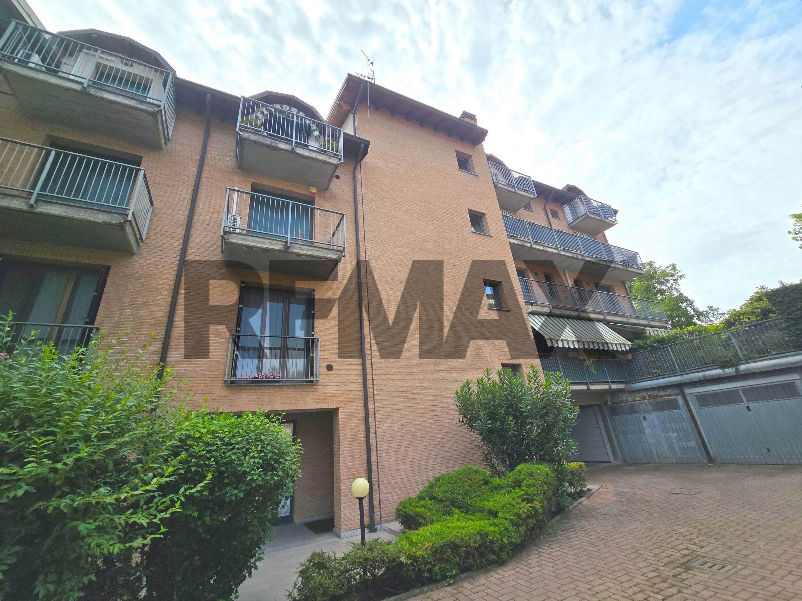 Edificio all\'aperto - Bilocale Via Vena
 
60, Stradella - foto 1