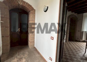 Hall / corridoio - Trilocale via della meridiana
 
4, Robbiate - foto 30