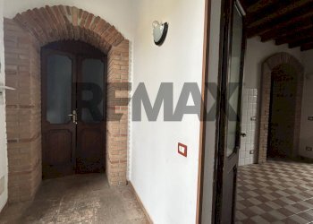 Hall / corridoio - Trilocale via della meridiana
 
4, Robbiate - foto 31