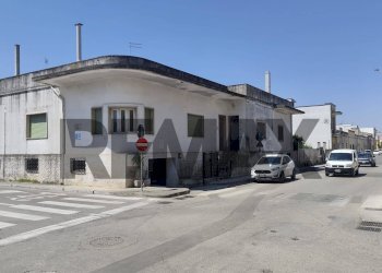 Edificio all\'aperto - Casa indipendente Via Roma angolo Via Risorgimento
21, Erchie - foto 1