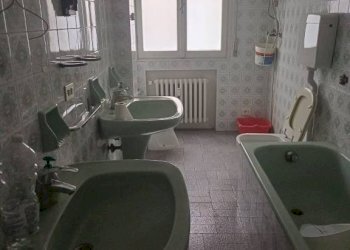 Bagno - Three-room apartment via Mentana, Carpi - photo 3