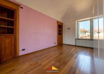Camera da letto - Trilocale via Martiri della Liberazione, 23, Saluzzo - foto 8