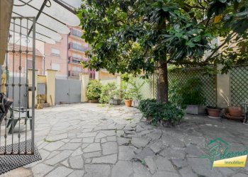 Cortile interno - Stable - Palace via Bardonecchia, 98, Torino (neighborhood Pozzo Strada) - photo 5