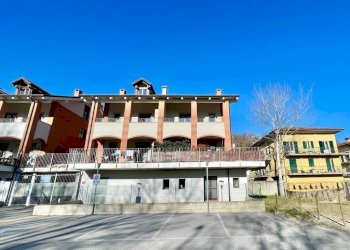 Facciata - Villa a Schiera via Roddino, 20, Monforte d'Alba - foto 45