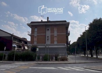 Facciata - Negozio corso Alcide De Gasperi, 21, Cuneo (zona Donatello) - foto 1