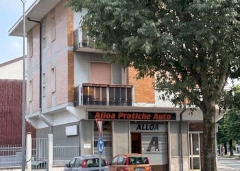 Facciata - Negozio corso Alcide De Gasperi, 21, Cuneo (zona Donatello) - foto 4