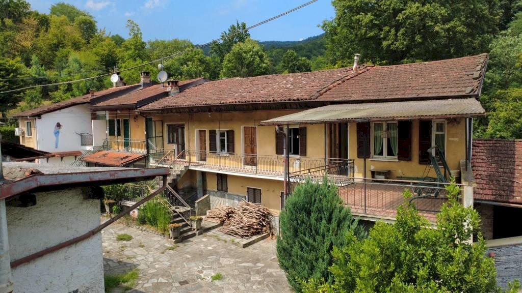 Facciata - Villa strada Comba, 4, Bricherasio - foto 1