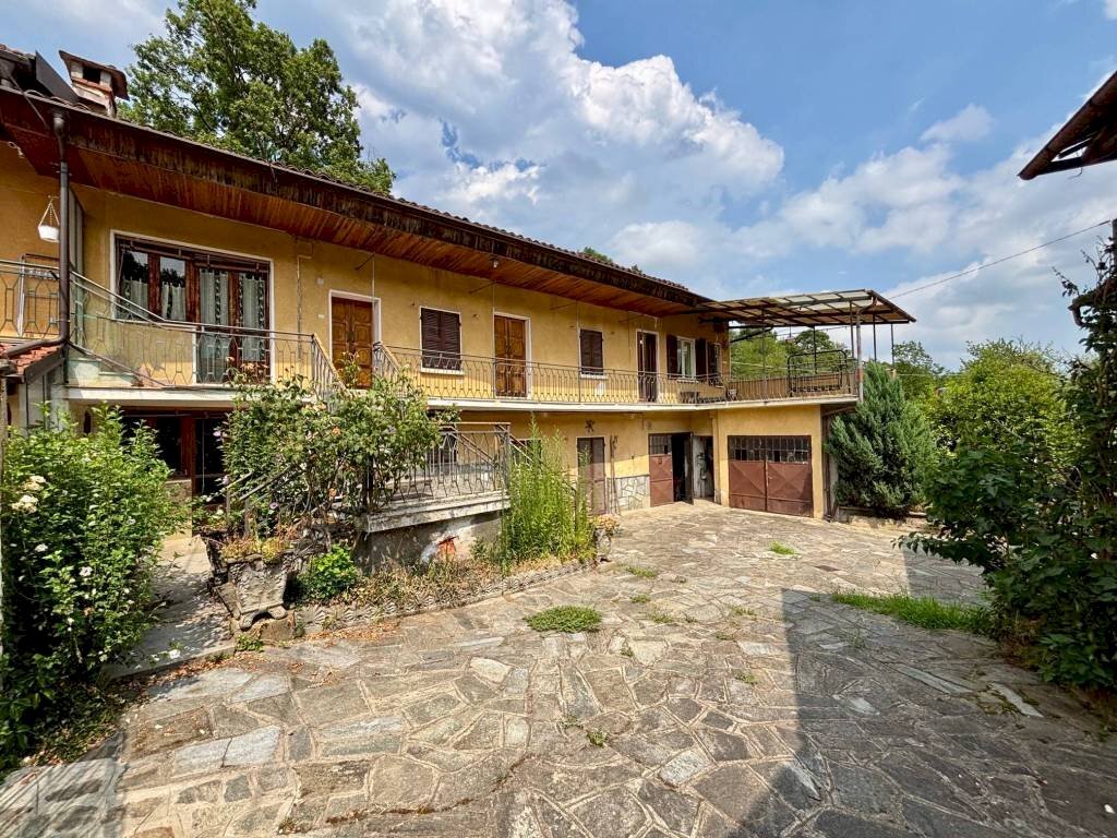 Facciata - Villa strada Comba, 4, Bricherasio - foto 2