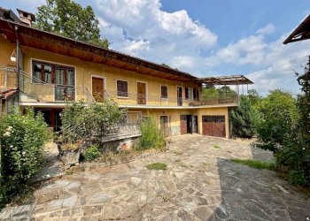Facciata - Villa strada Comba, 4, Bricherasio - foto 2
