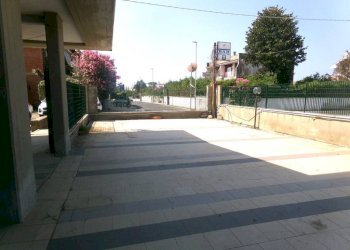 Cortile interno - Shop viale Adriatico, 26, Anzio - photo 10