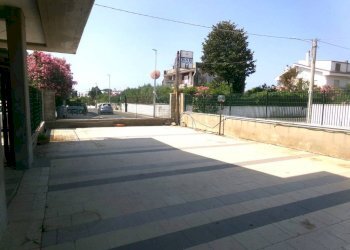 Cortile interno - Shop viale Adriatico, 26, Anzio - photo 11