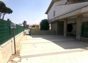 Cortile interno - Shop viale Adriatico, 26, Anzio - photo 12