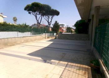 Cortile interno - Shop viale Adriatico, 26, Anzio - photo 13