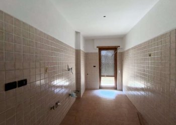 Cucina 1. - Bilocale via Alessandro Ruspoli, Roma (zona Acilia) - foto 5